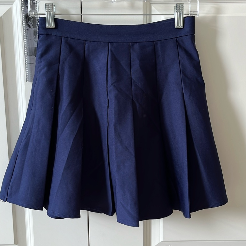 SHEIN women’s navy pleated skirt - size xs